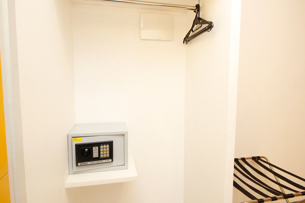 Airy Glodok Pinangsia Raya Jakarta Hotel Екстериор снимка