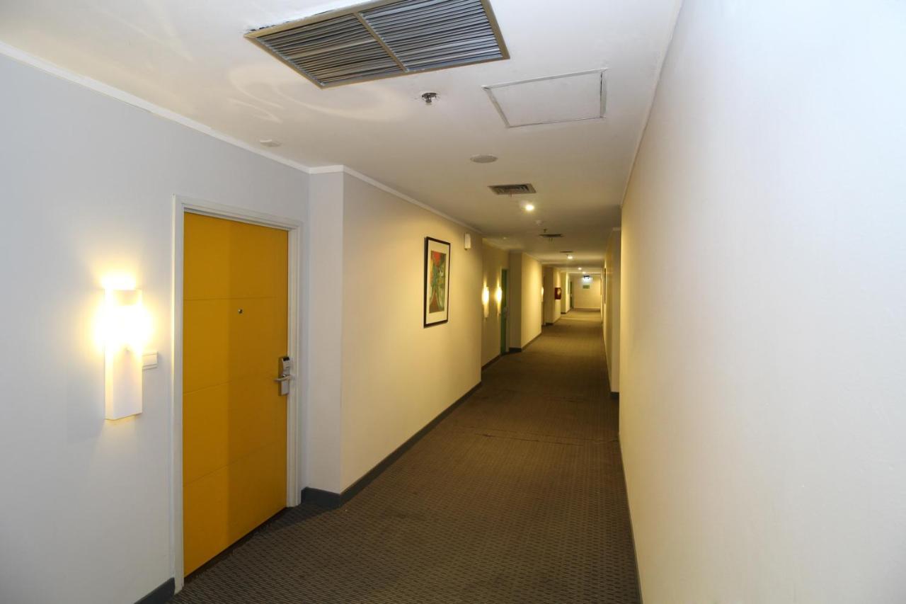 Airy Glodok Pinangsia Raya Jakarta Hotel Екстериор снимка
